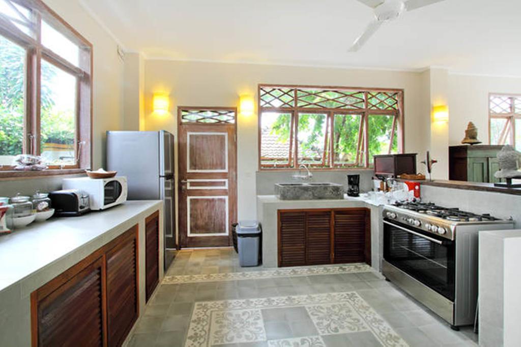 Villa Varuna Legian Zimmer foto