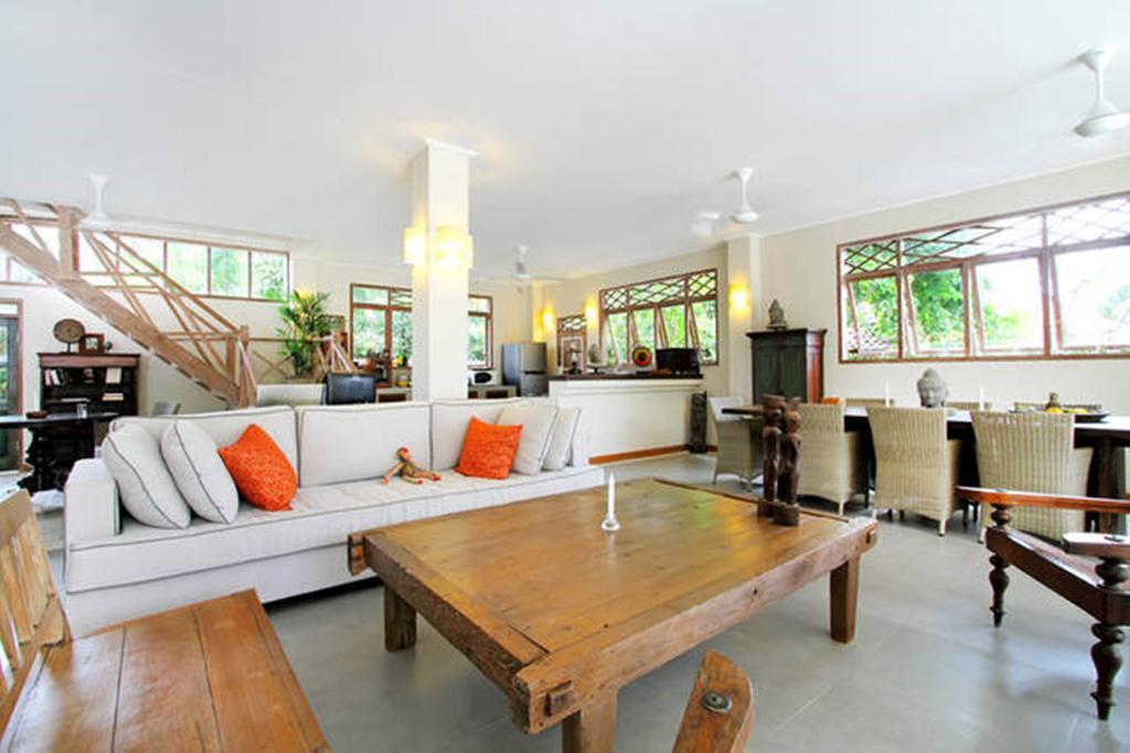 Villa Varuna Legian Zimmer foto